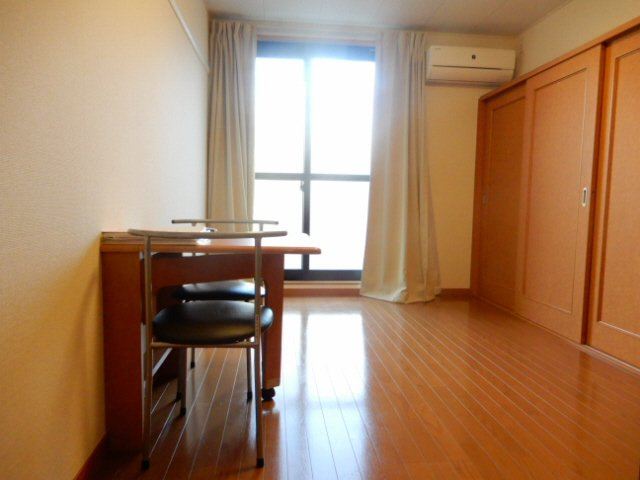 レオパレスグランプラージュの居間・リビング