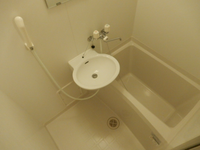 レオパレスグランプラージュの浴室