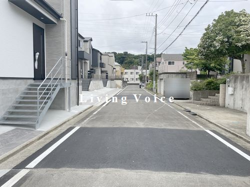 【前面道路含む現地写真】 | 【仲介手数料０円】藤沢市白旗1丁目　新築一戸建て　全5棟 | 【仲介手数料０円】藤沢市白旗1丁目　新築一戸建て　全5棟
