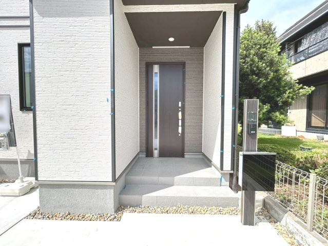 ハートフルタウン　扶桑町高雄7期　全2区画分譲の玄関|玄関ドアの鍵はディンプルキーと内側はサムターンキーになっており防犯性の高い仕様になっています。