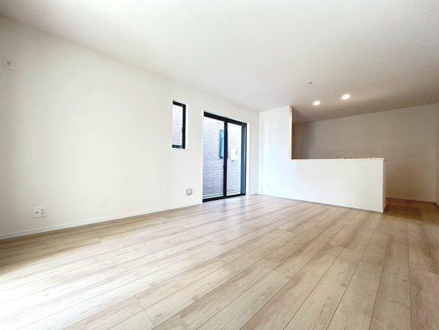 ハートフルタウン　扶桑町高雄7期　全2区画分譲の居間・リビング|フローリング材には木目調で木材特有の風合いがあり、ナチュラルな美しさになっています。