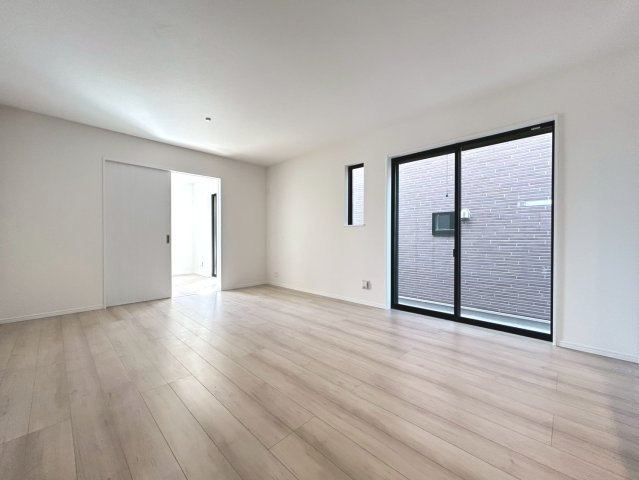 ハートフルタウン　扶桑町高雄7期　全2区画分譲の居間・リビング|フローリング材には木目調で木材特有の風合いがあり、ナチュラルな美しさになっています。