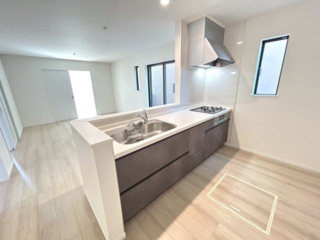 ハートフルタウン　扶桑町高雄7期　全2区画分譲のキッチン|お手入れがラクなステンレスをトップ部分に使用した機能的で美しいシステムキッチンを使用しています。