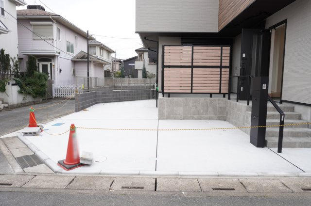 越谷市宮前1丁目 新築戸建の駐車場
