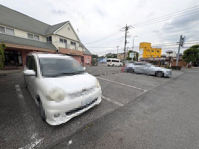 フラワーパークハイツAの駐車場|カースペースがあります
