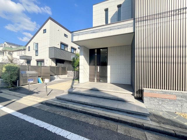 ソレイユ松の木のエントランス|★綺麗なエントランス★