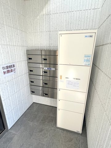 ソレイユ松の木のロビー|★メール・宅配ボックス★