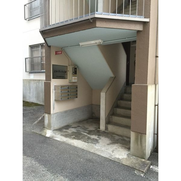 エルパラッツォ三田のエントランス