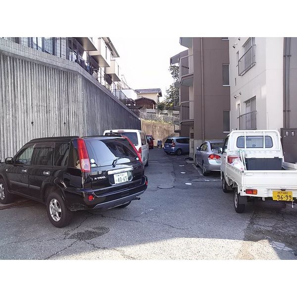 エルパラッツォ三田の駐車場