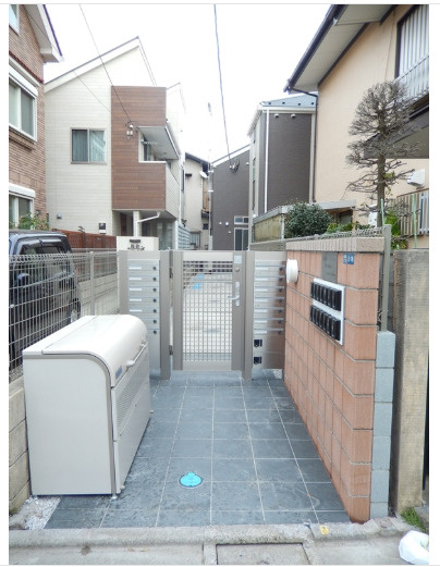 三鷹市上連雀３丁目のアパートのエントランス|建物の内部です