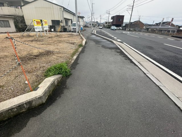 豊岡町長田　売土地の前面道路含む現地写真