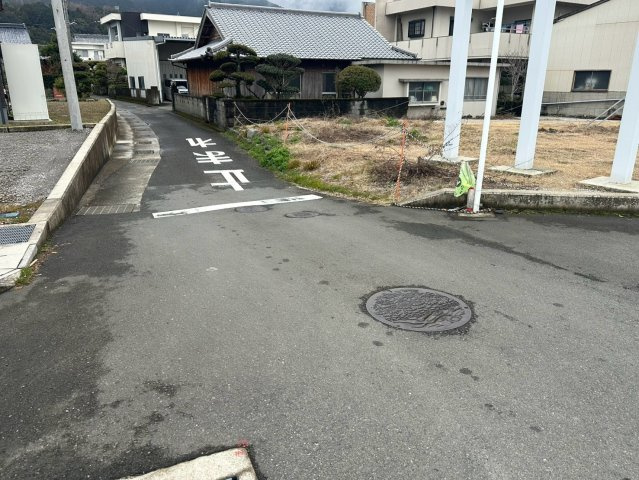 豊岡町長田　売土地の前面道路含む現地写真