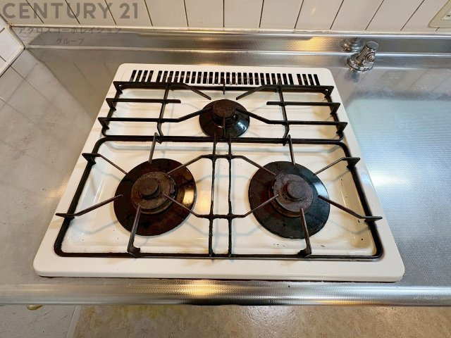 多数の調理器具を同時に使用でき、料理の効率化が可能。省エネで節約になり、様々な料理スタイルに適応できます。また、火力調整が独立しており、手入れや掃除もしやすく、今よりもっとお料理が楽しくなるかも。
