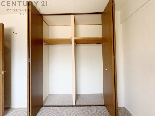 衣類やアクセサリー、小物類の収納が便利で整理整頓がしやすく、部屋の美観を保ちつつ、スペースを最大限に活用できます。衣服のしわやダメージを防ぎ、長持ちさせることができます。
