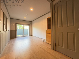 寝室…リラックスできるプライベート空間で、快適な睡眠をサポート。個人の好みに合わせたインテリアや寝具で心地良さを追求。プライベートな時間を過ごし、リフレッシュする場所におすすめです。