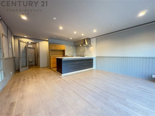 リビングダイニングは家族や友人とのコミュニケーションを楽しむ場所でくつろぎながら食事や会話を楽しめ、多目的に利用できリラックスできる空間です。家庭内の中心として機能し、快適な生活をサポートします。