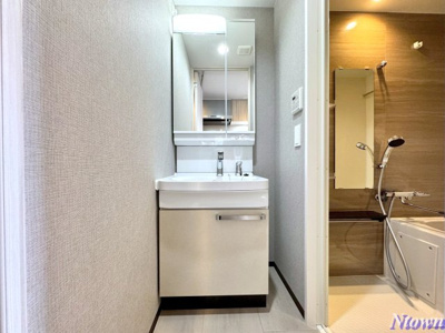 【独立洗面台】 | メイクスアート上前津Ⅵ | 朝の支度にも助かる、独立の洗髪洗面化粧台