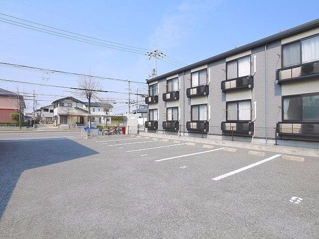 レオパレス山の辺の駐車場|駐車場に車を止められます