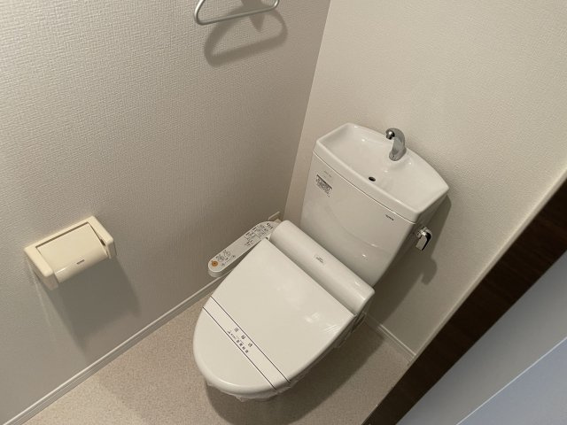 【トイレ】 | BLANC TOUR HAKATA | 別号室の写真になります。現況優先。