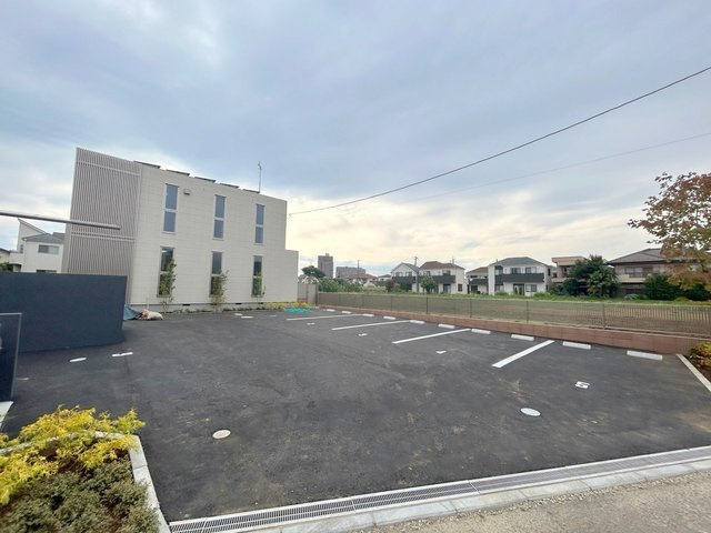 ソレイアード・アンの駐車場