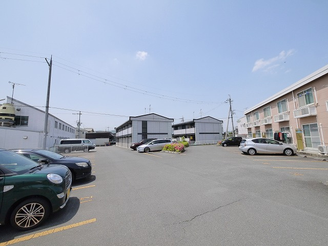 レオパレス大陽壱番館の駐車場|駐車スペースもあります