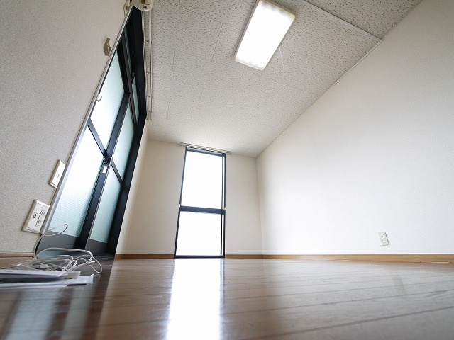 レオパレス大陽壱番館の寝室|落ち着いた色調の寝室です