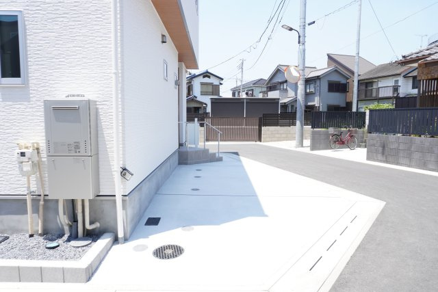 草加市吉町4丁目 新築分譲住宅の駐車場
