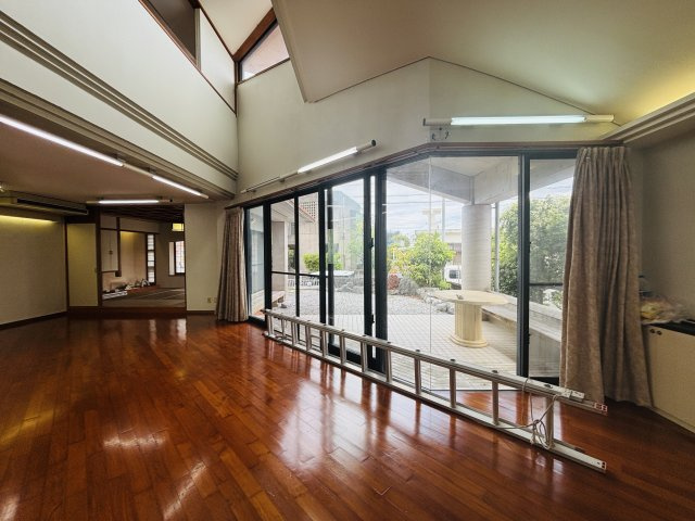 豊見城市高嶺一戸建ての居間・リビング