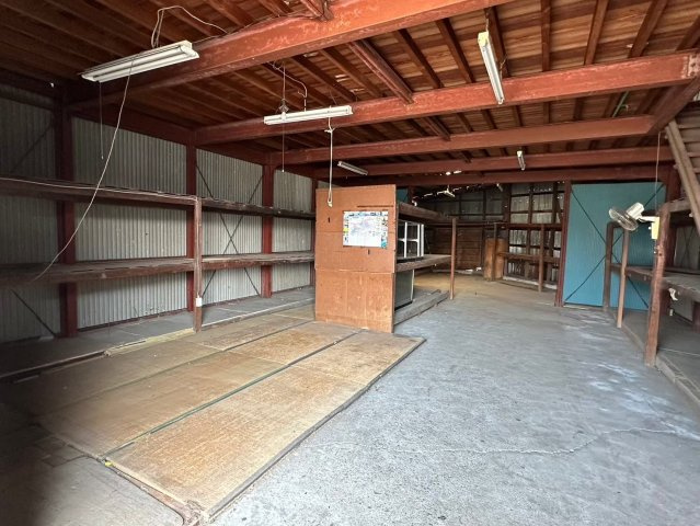 久保田町2丁目　売倉庫の内装