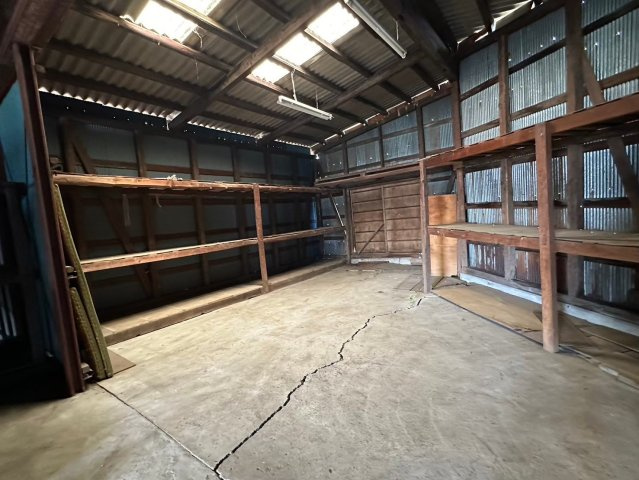 久保田町2丁目　売倉庫の内装