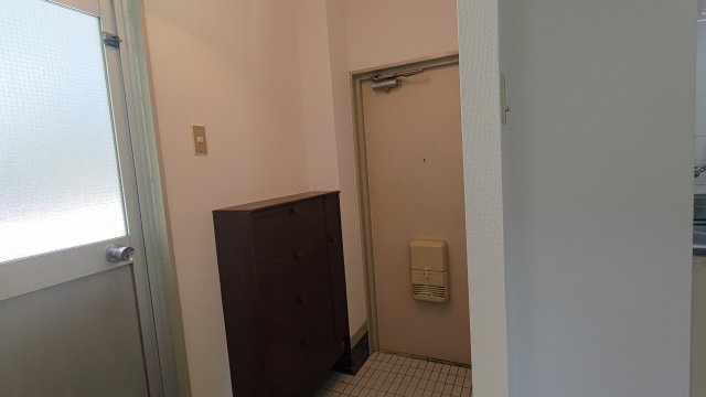 川添ロイヤルハイツの玄関