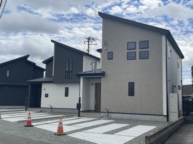 新築戸建・建売　郡山市片平町釜場　GRAFARE　全2棟の駐車場