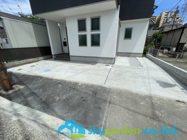 藤沢市城南2期　新築戸建　全1棟1号棟の駐車場|車種により2台駐車可能