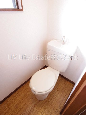 西東京市芝久保町２丁目のアパートのトイレ