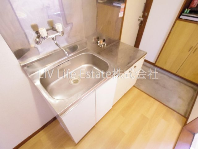 西東京市芝久保町２丁目のアパートのキッチン