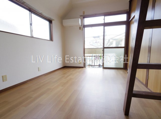 西東京市芝久保町２丁目のアパートの洋室