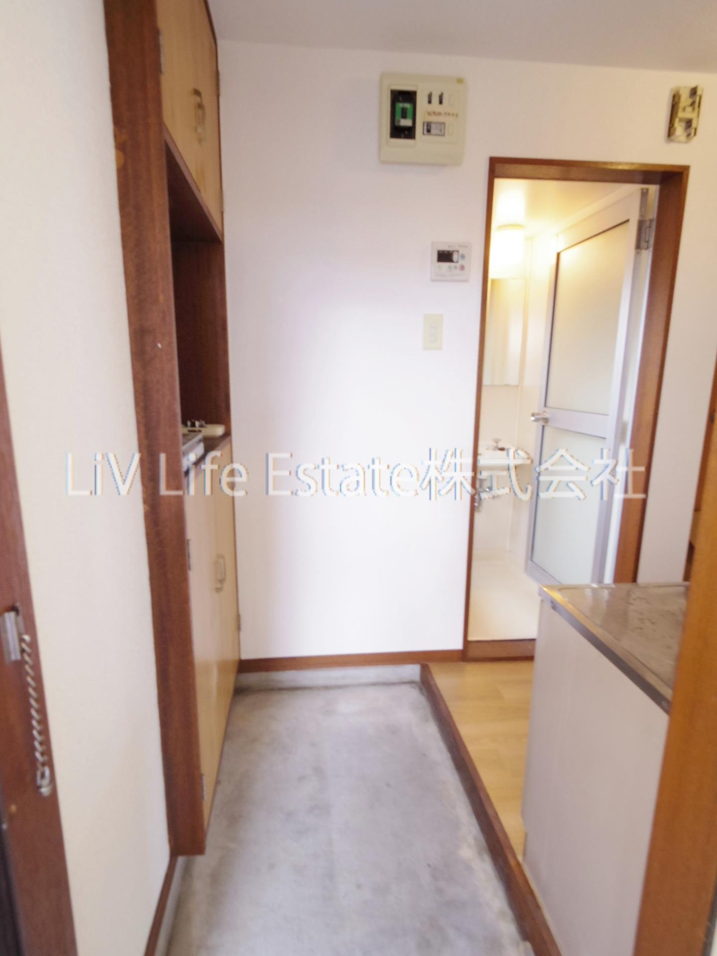 西東京市芝久保町２丁目のアパートの玄関