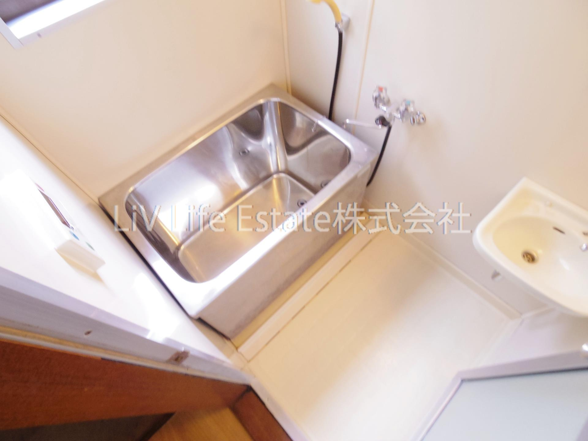 西東京市芝久保町２丁目のアパートの浴室