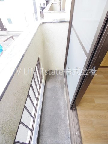 西東京市芝久保町２丁目のアパートのバルコニー