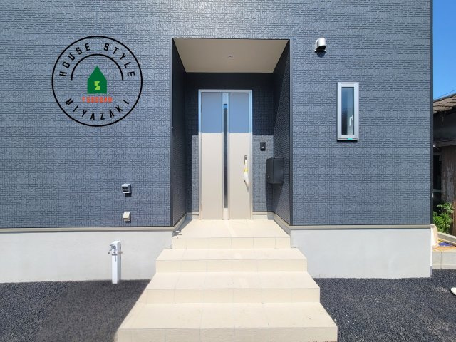 宮崎市淀川3丁目第1-2棟（1号棟）の玄関|おでかけの時も帰った時も、「我が家」を最初に感じでもらえる素敵な空間に。