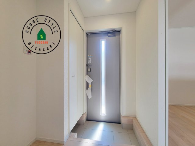 宮崎市淀川3丁目第1-2棟（1号棟）の防犯設備|【電子キー】 玄関ドアのカギの開け閉めも、これからは電子錠でスマートに。