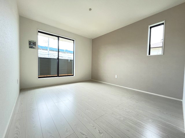 【寝室】 | 福岡市東区香住ケ丘5丁目1期　1号棟（全3棟）【仲介手数料無料・0円】 | 現地写真。2階主寝室です。