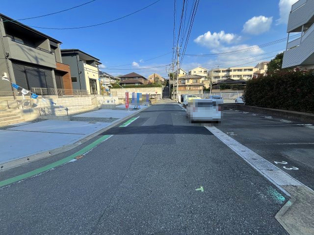【その他】 | 福岡市東区香住ケ丘5丁目1期　1号棟（全3棟）【仲介手数料無料・0円】 | 現地写真。前面道路です。