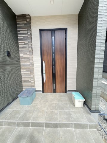 【玄関】 | 福岡市東区香住ケ丘5丁目1期　1号棟（全3棟）【仲介手数料無料・0円】 | 現地写真。