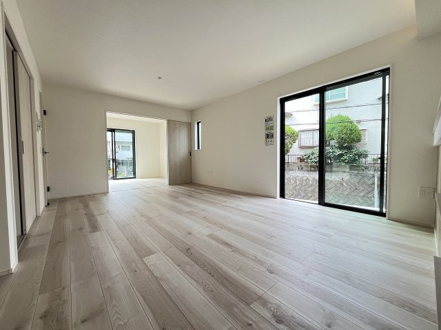 【居間・リビング】 | 福岡市東区香住ケ丘5丁目1期　1号棟（全3棟）【仲介手数料無料・0円】 | 現地写真。