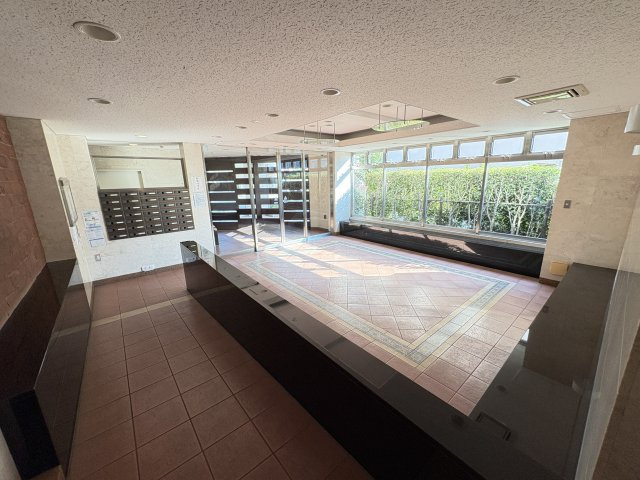 アンビシャスプラザ中神のロビー