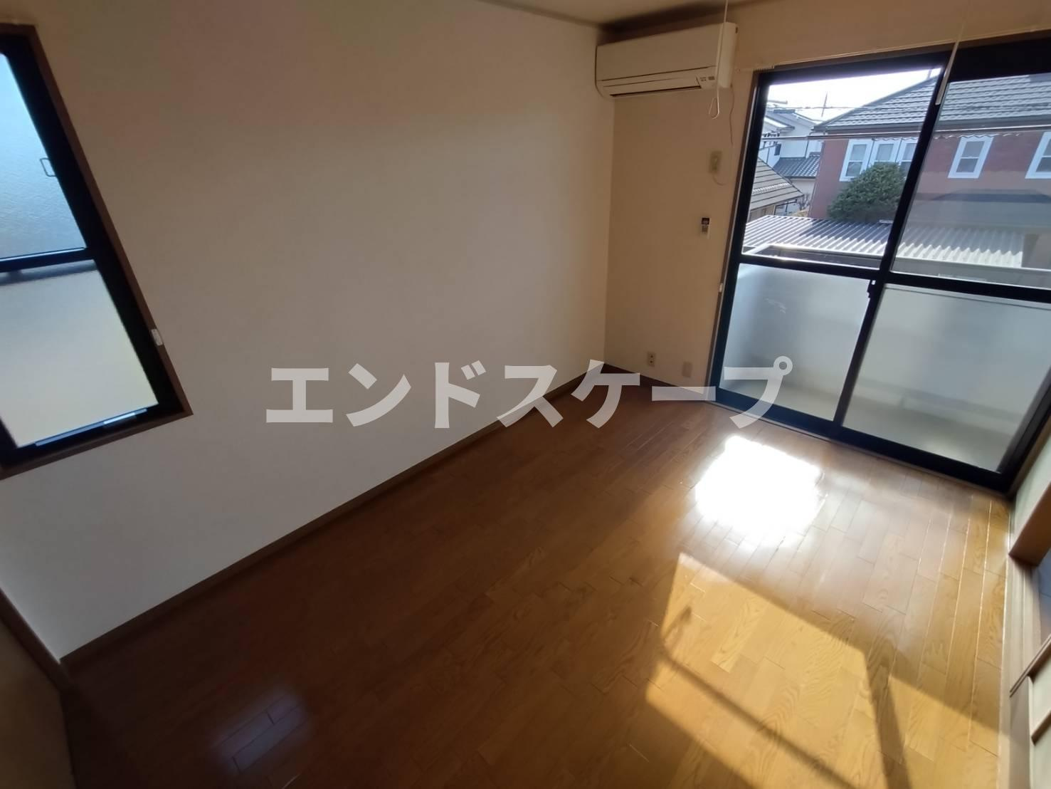 アベニールの居間・リビング|高崎、前橋エリアのお部屋探しはエンドスケープまで！お客様の理想お聞かせ下さい♪
一部内装の色味が画像と異なる場合がございます。