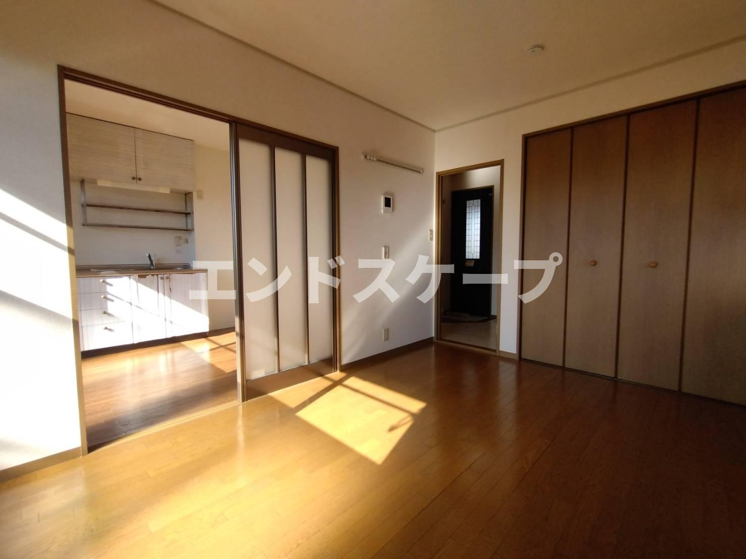 アベニールの居間・リビング|高崎、前橋エリアのお部屋探しはエンドスケープまで！お客様の理想お聞かせ下さい♪
一部内装の色味が画像と異なる場合がございます。