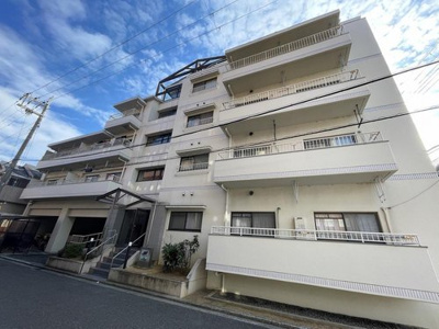 【外観】 | 少女の赤い帽子・岸和田久米田池物語