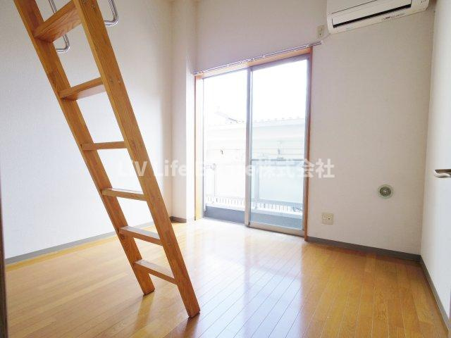 ハイツ市川の居間・リビング